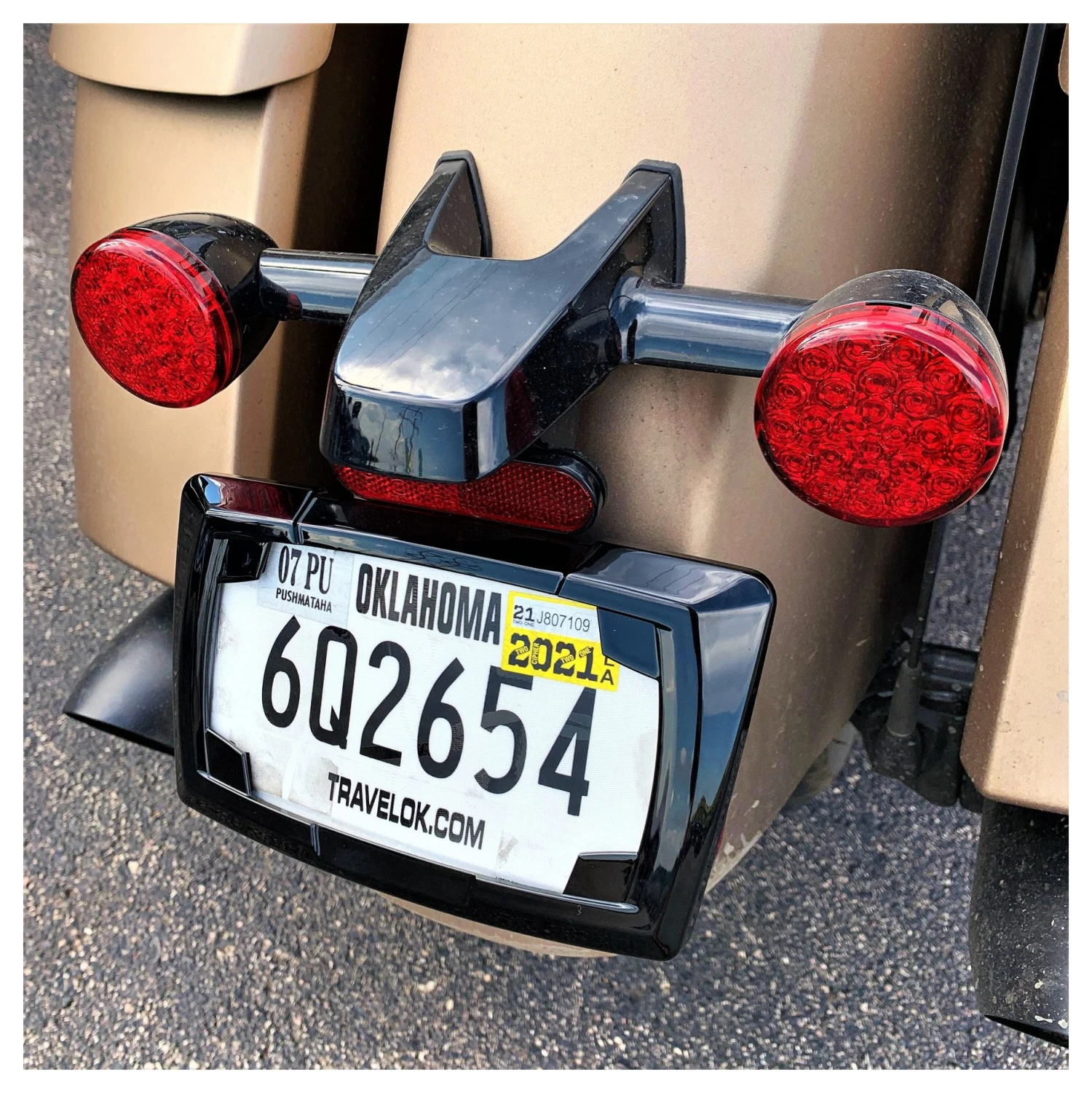 Ciro Curved License Plate Frame 5 Ciro Curved License Plate Frame - Image 3